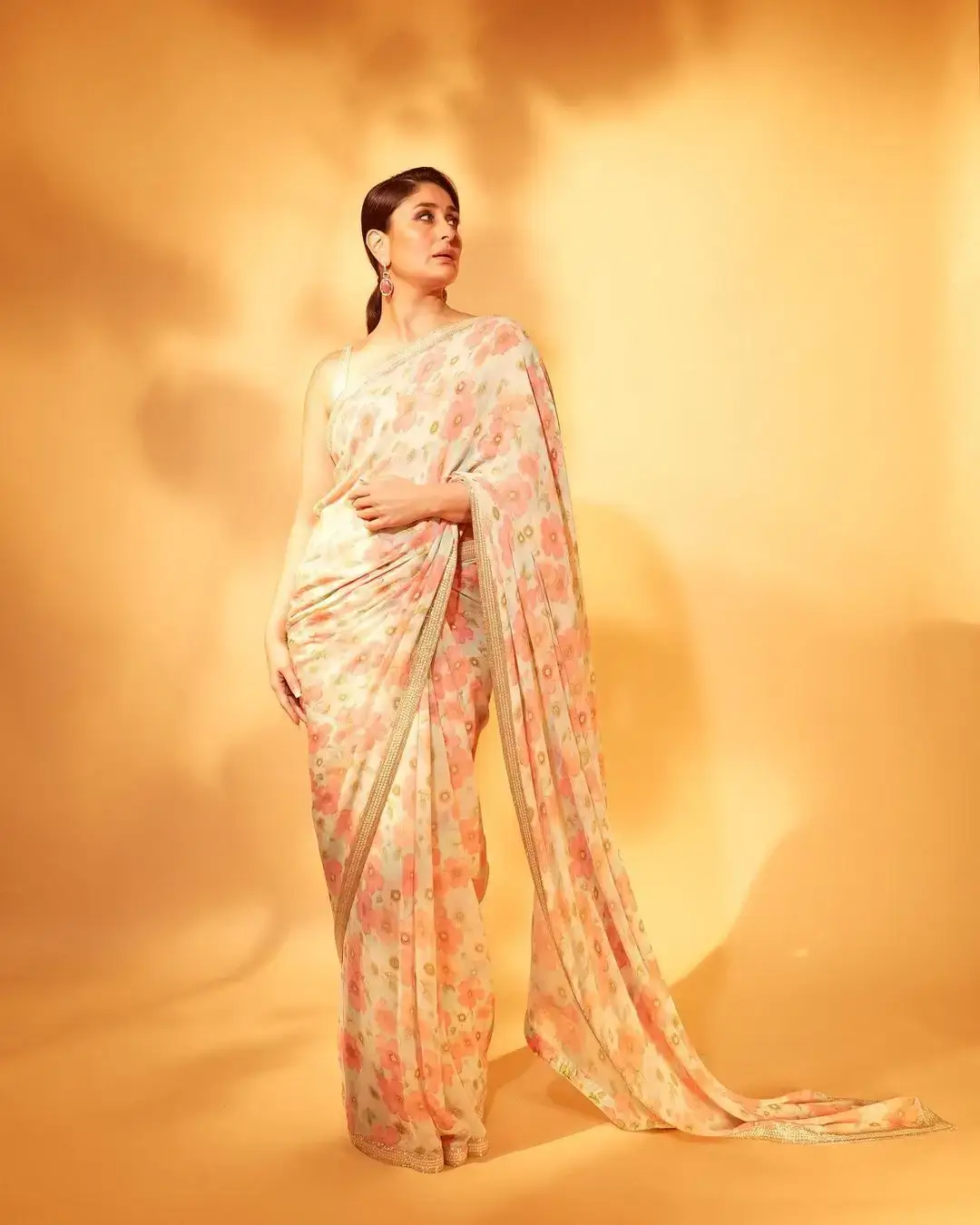 Bollywood Actress Kareena Kapoor Khan Images in Orange Saree